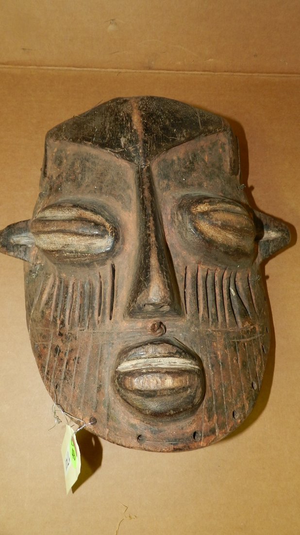 1741) African carved mask. 11 x 12 x 4: 1741) African carved mask. 11 x 12 x 4