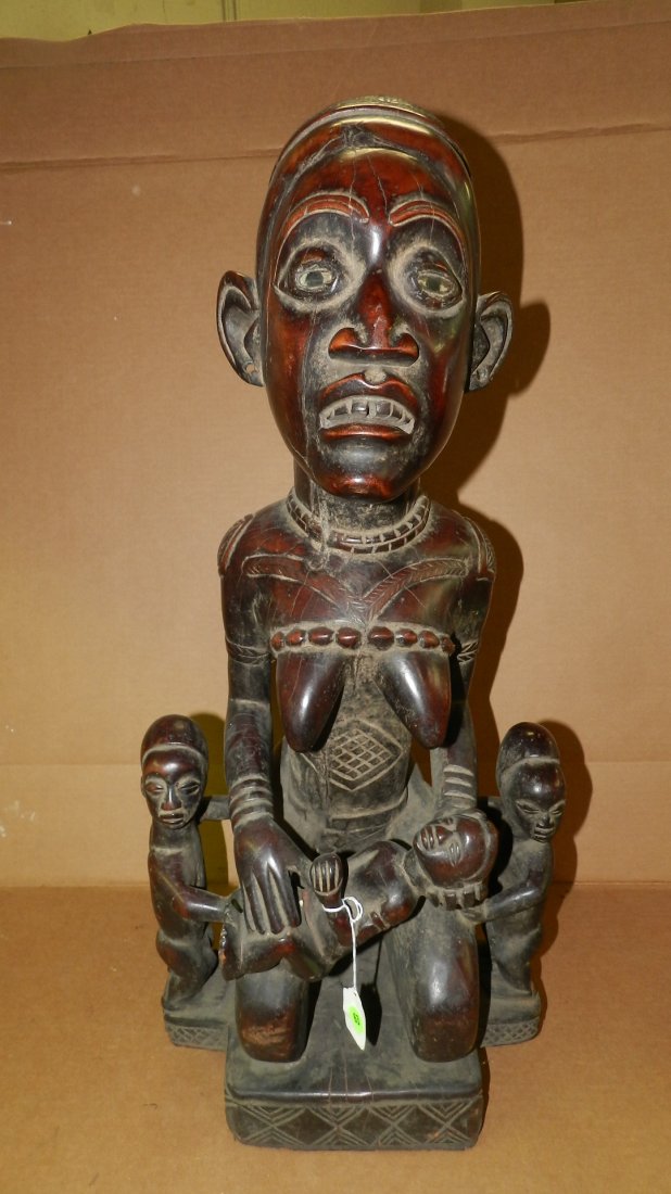 4082) African carved female kneeling figure with 3: 4082) African carved female kneeling figure with 3 children, from DR Congo. 31"