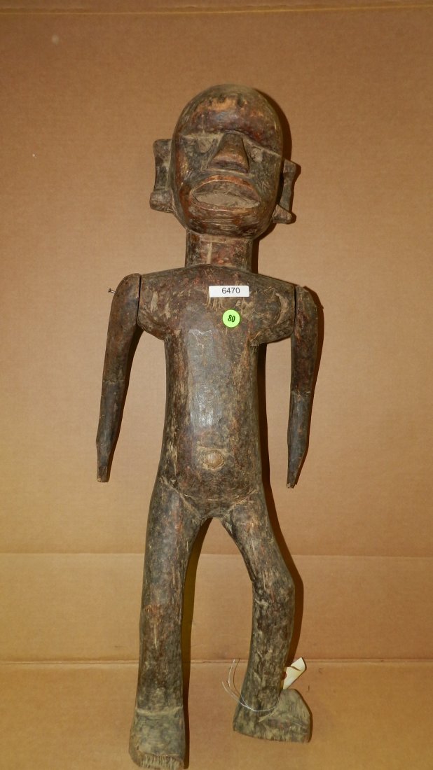 6470) Carved East African standing asexual figure w/: 6470) Carved East African standing asexual figure w/ articulated arms 29 1/2
