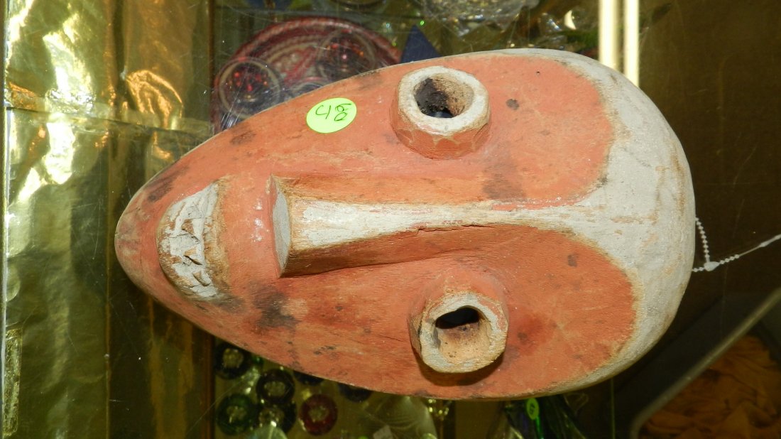 African hand carved mask. 9": African hand carved mask. 9"