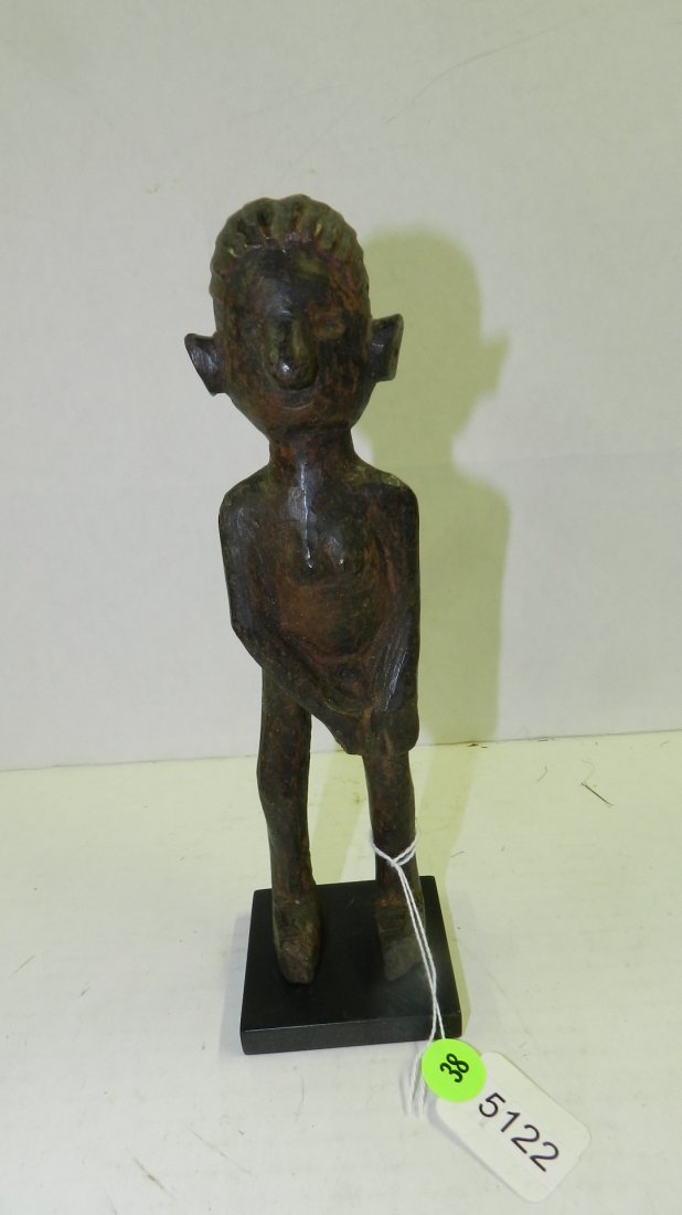 5122) Standing East African carved figure from Tanzania: 5122) Standing East African carved figure from Tanzania. 10"