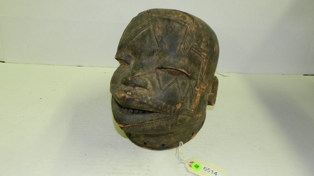 6514) African Makonde helmet mask, from Tanzania. 10 x: 6514) African Makonde helmet mask, from Tanzania. 10 x 11 x 7
