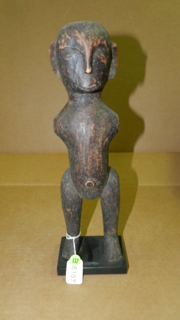 5167) African carved Nyamwezi standing asexual figure (: 5167) African carved Nyamwezi standing asexual figure (no arms) From Tanzania. 15" w/stand