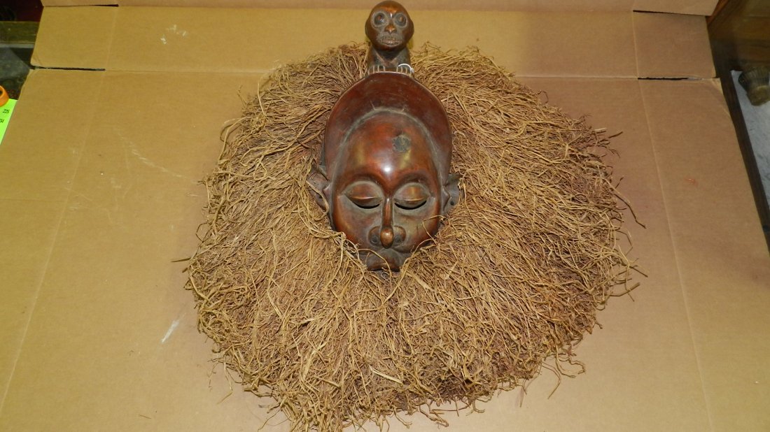 1760) African Lula Mask (Kwango) w/ monkey atop raffia: 1760) African Lula Mask (Kwango) w/ monkey atop raffia beard, DR Congo 24"