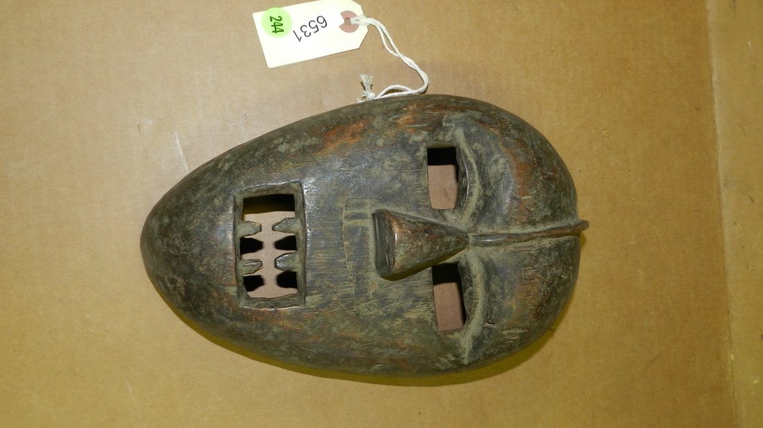6531) East African carved mask. 11": 6531) East African carved mask. 11"