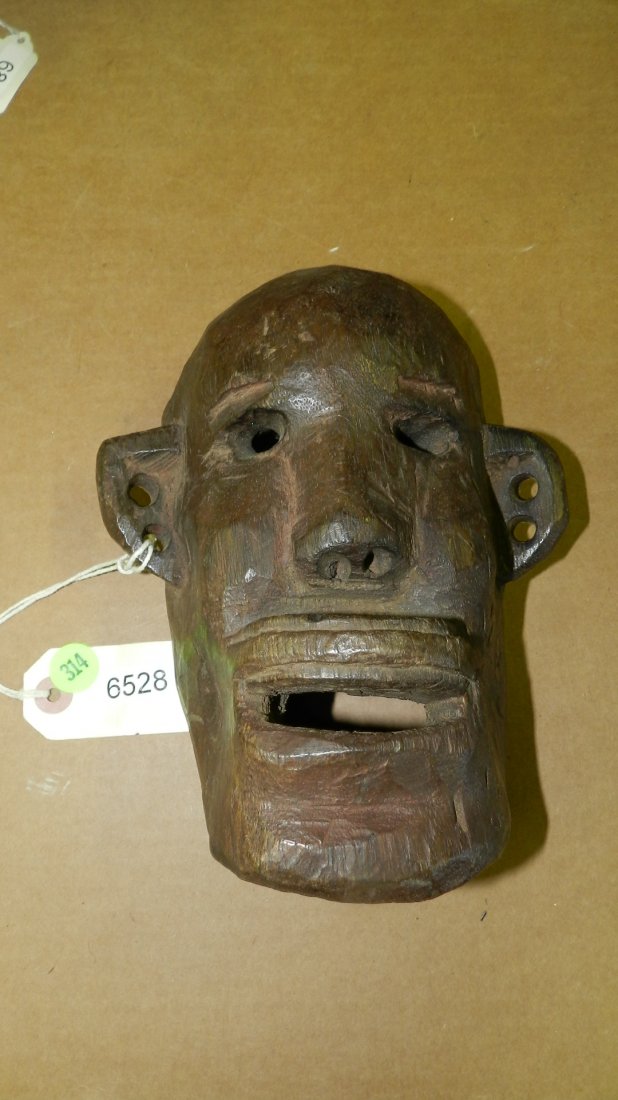 6528) carved Mask with lip plug - East African Makua, E: 6528) carved Mask with lip plug - East African Makua, East Africa 8 x 6