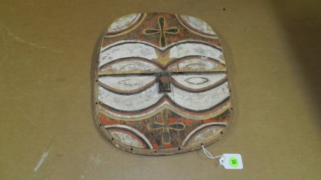 15077) carved and painted African mask, 14 x 12: 15077) carved and painted African mask, 14 x 12