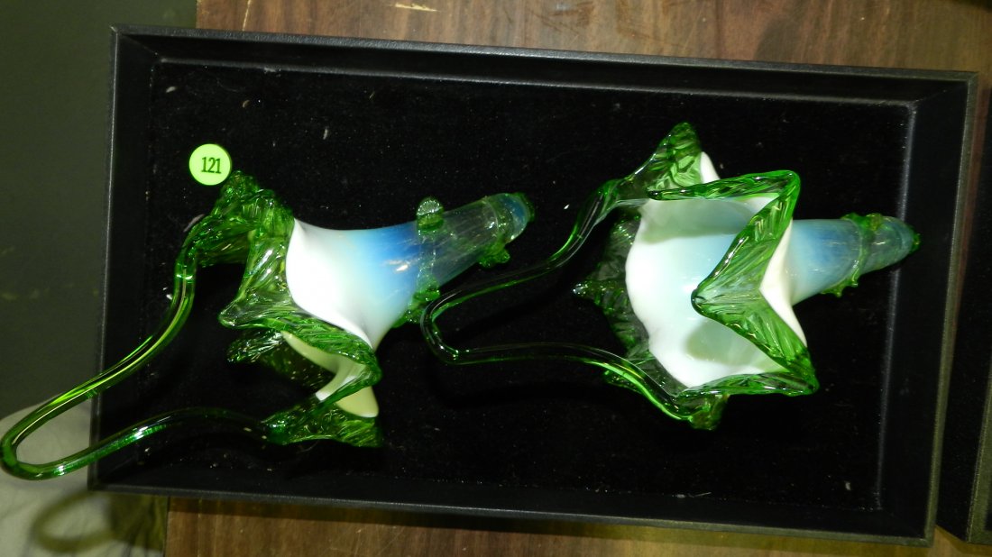 tray of antique art glass epergne flowers / baskets (no: tray of antique art glass epergne flowers / baskets (no tray)