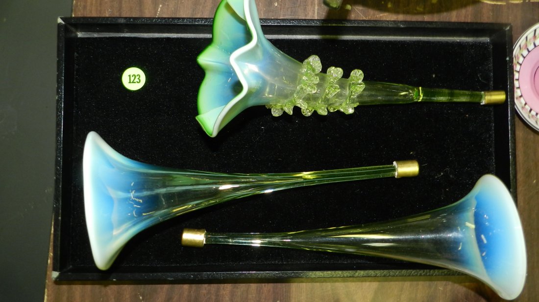 tray of antique art glass epergne flowers / baskets (no: tray of antique art glass epergne flowers / baskets (no tray)