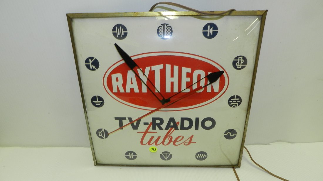 vintage Raytheon advertising wall clock (TV - Radio: vintage Raytheon advertising wall clock (TV - Radio tubes) works