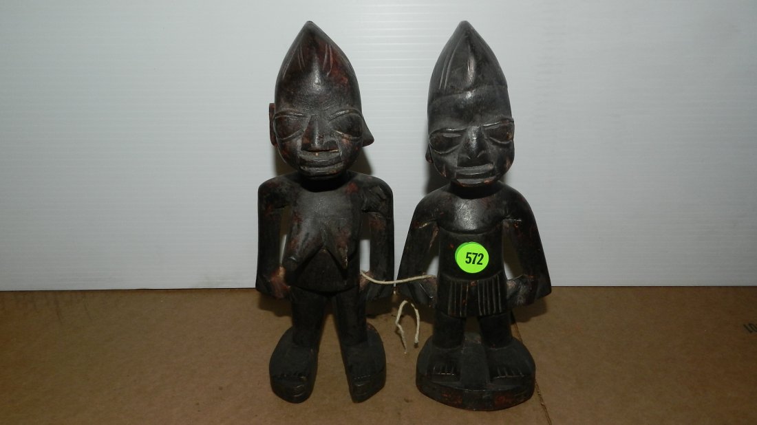 2 piece African carved figures: 2 piece African carved figures