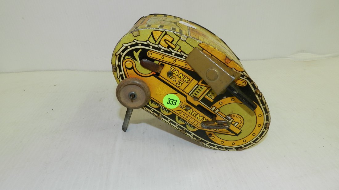 antique Marx's tin wind up roll over toy tank, works: antique Marx's tin wind up roll over toy tank, works