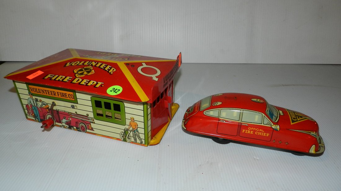 Vintage Marx Tin Litho Toy Fire House & Chief Friction: Vintage Marx Tin Litho Toy Fire House & Chief Friction car Windup Toy Engine