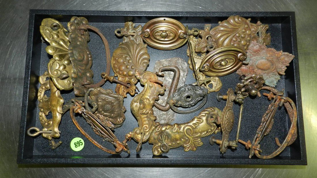 tray of antique / vintage hardware (no tray): tray of antique / vintage hardware (no tray)