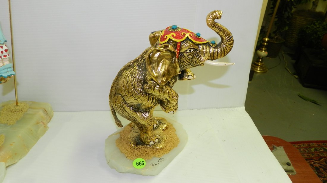 Original signed Ron Lee Elephant (missing one tusk): Original signed Ron Lee Elephant (missing one tusk) Figurine / sculpture on marble base