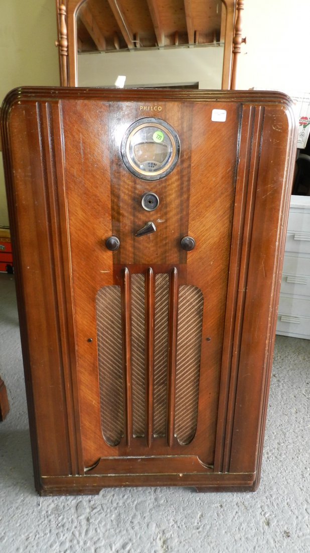 Vintage floor model Philco radio. SSR