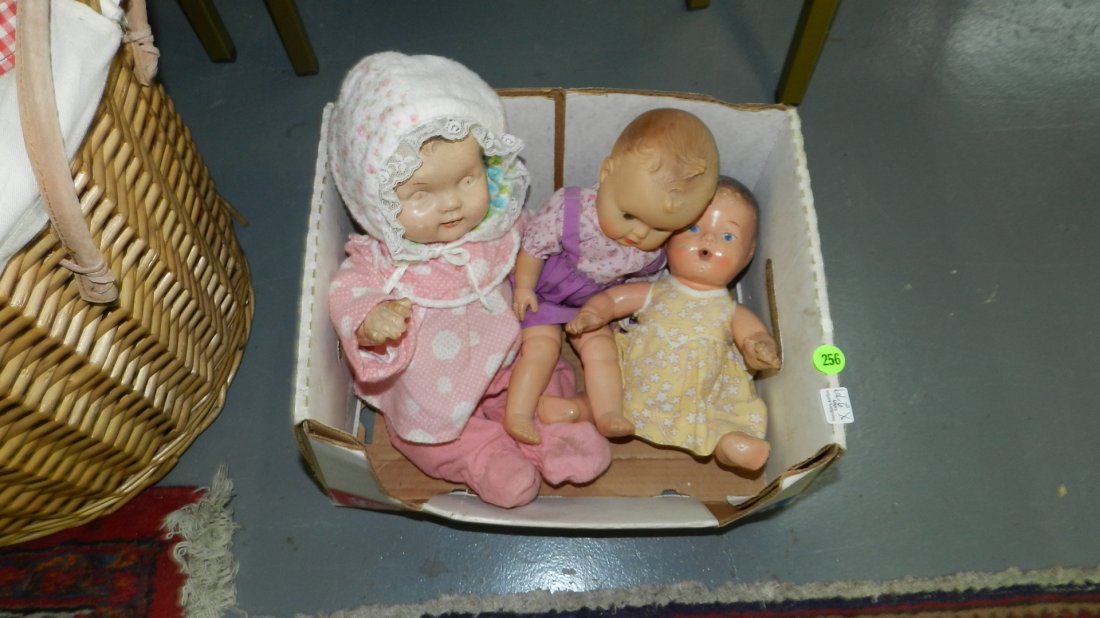 279) Box of vintage dolls: 279) Box of vintage dolls