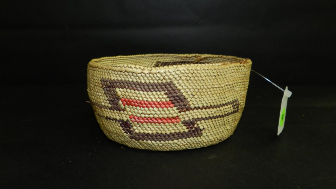 Original hand woven Native American basket, unique: Original hand woven Native American basket, unique geographic design and bark base