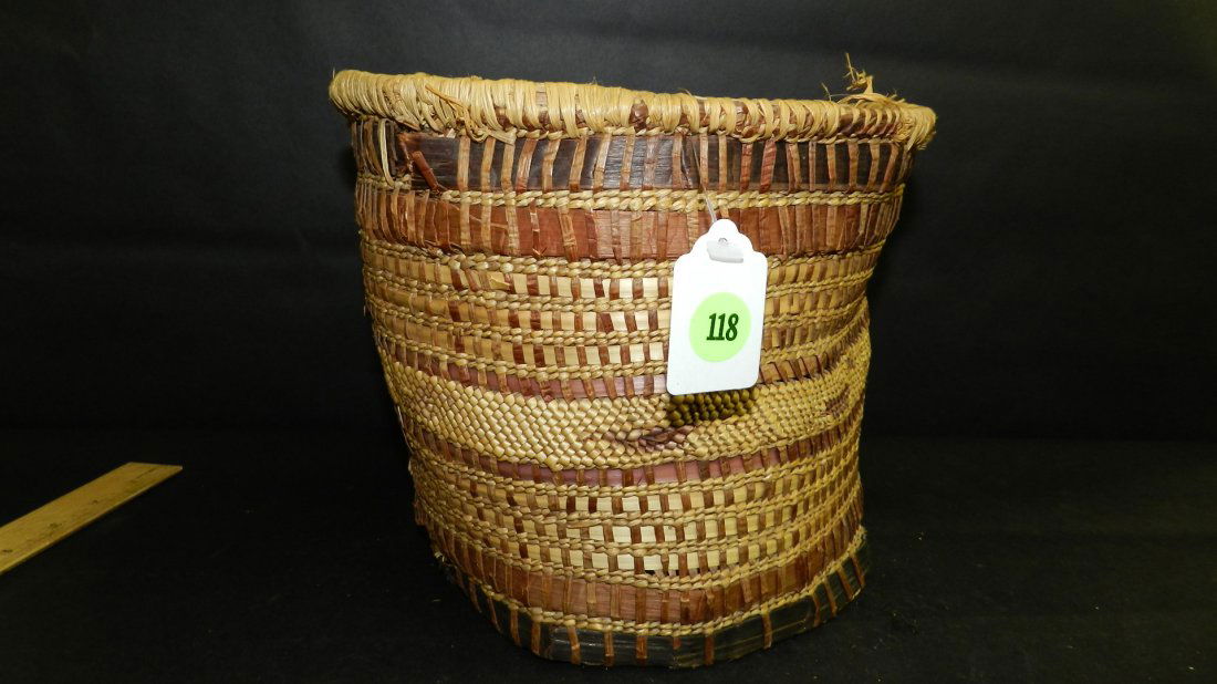 Original Native American hand woven basket, Makah: Original Native American hand woven basket, Makah tribe, with bird scene