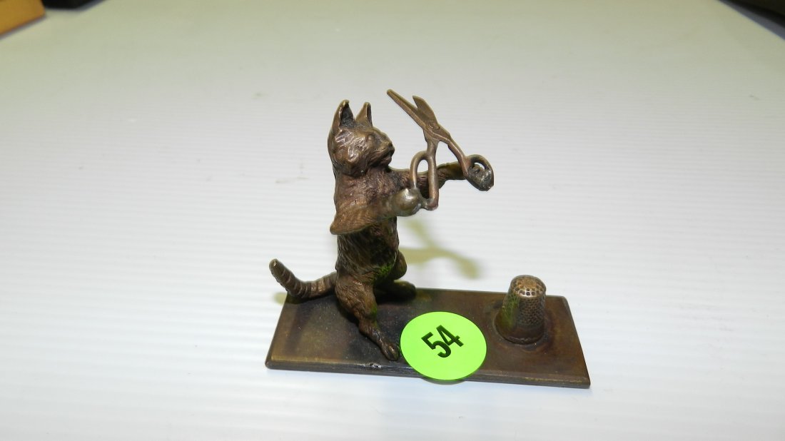 Unique, vintage, cast bronze thimble holder by Redl: Unique, vintage, cast bronze thimble holder by Redl Wien, USA "Heirloom Additions", with cat with sc