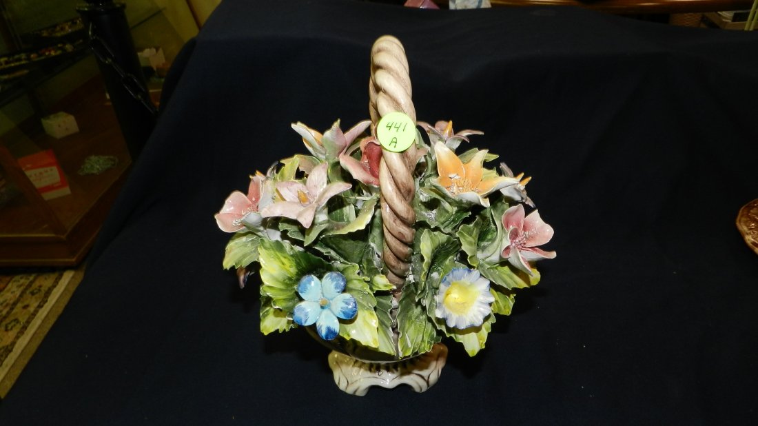 Lovely capodimonte porcelain basket of flowers display,: Lovely capodimonte porcelain basket of flowers display, cond VG
