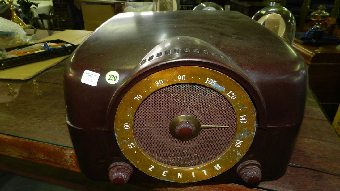 unique Art Deco Zenith table top radio / record player,: unique Art Deco Zenith table top radio / record player, minor paint loss on dial