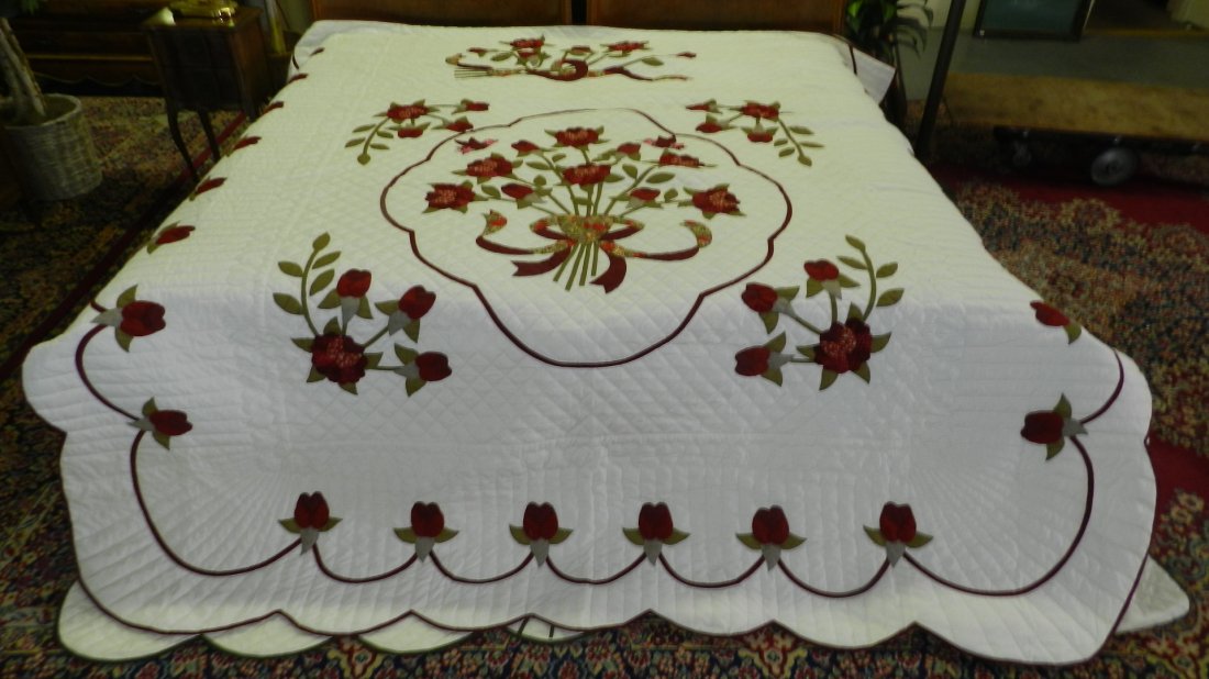 Authentic Amish Handmade quilt, floral design, with: Authentic Amish Handmade quilt, floral design, with over 400-700 hours of labor, mint cond, one of several for consignor, she states "I work with ladies who on the average have quilted 25 years or mor