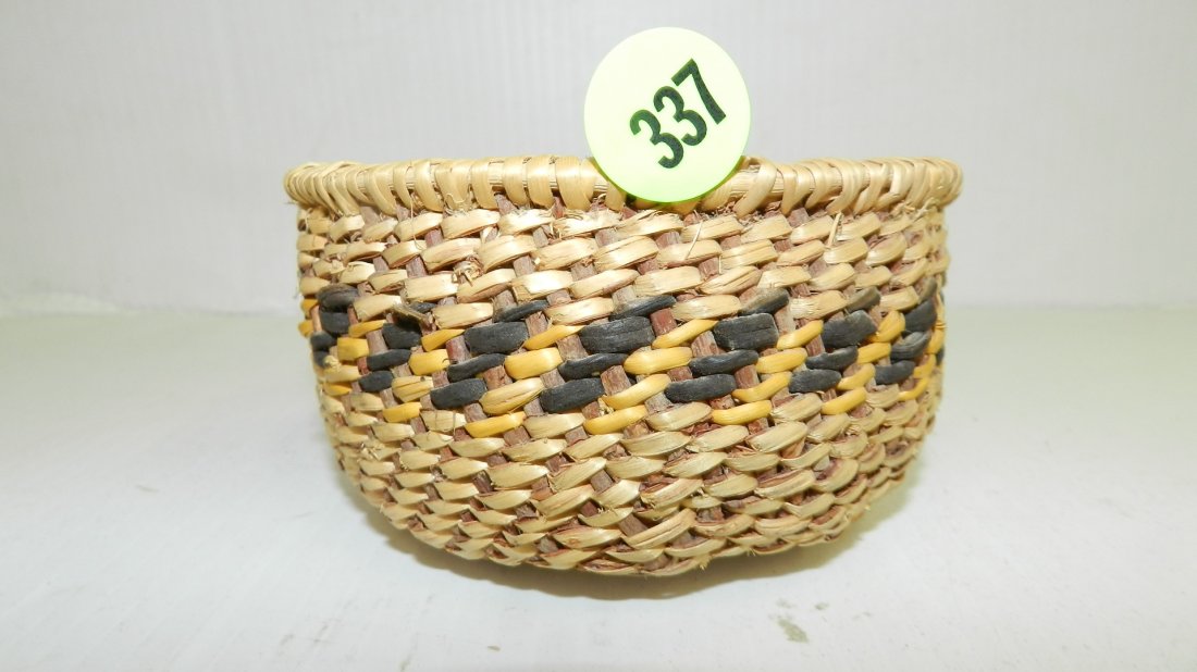 Original hand woven Native American basket by Jane: Original hand woven Native American basket by Jane Honga, 1971, Peach Springs, AZ. From the Hualapai tribe. COND VG