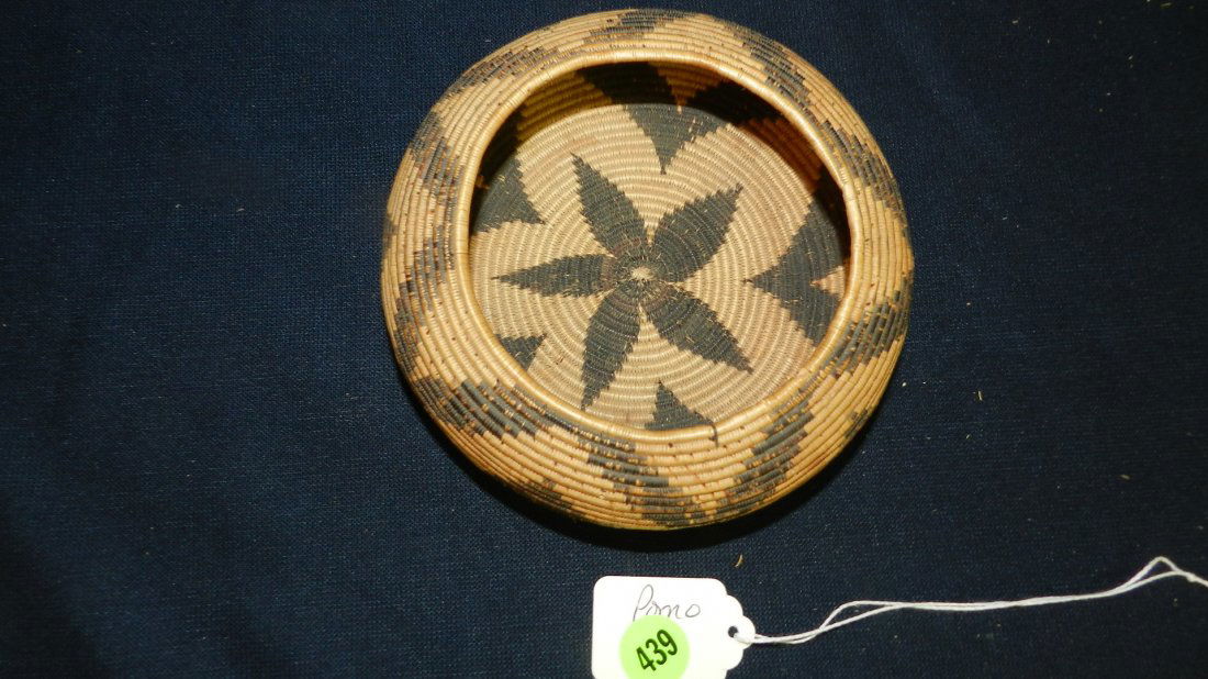 Museum quality, Original hand woven Native American: Museum quality, Original hand woven Native American Pomo basket, very fine weave, floral design, COND VG. The Pomo tribe are an indigenous people of California, who preferred to live in small groups,