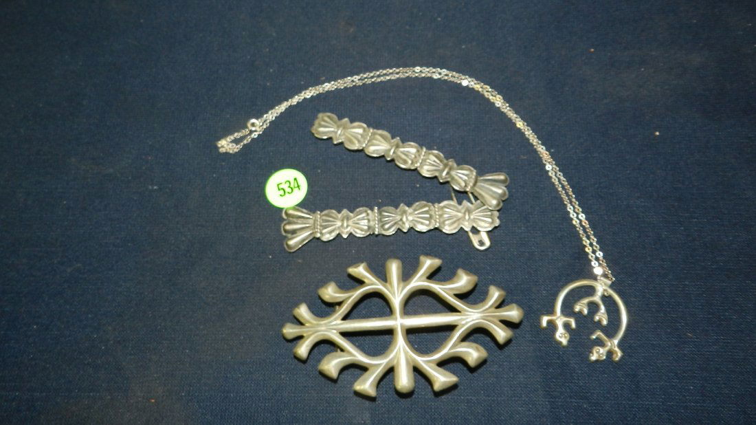group of Native American pawnn silver jewelry items: group of Native American pawnn silver jewelry items