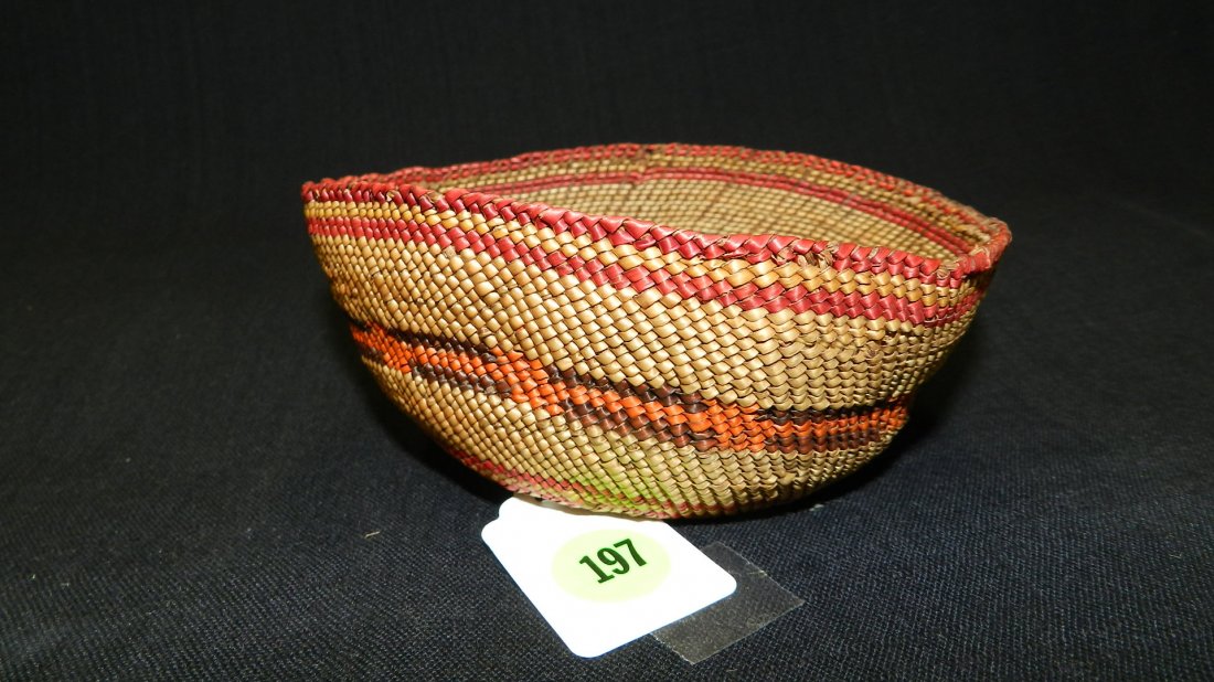 Nice small Quinault Native American basket / bowl with: Nice small Quinault Native American basket / bowl with nice colors