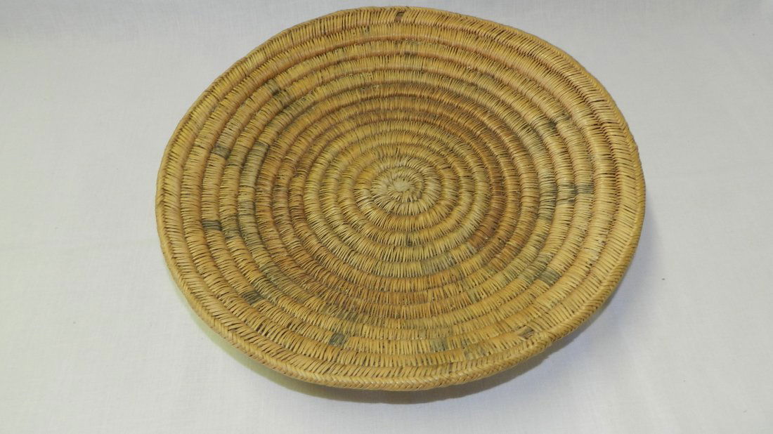 nice Native American hand: nice Native American handwoven basket, Navajo Weddingtry, cond VG