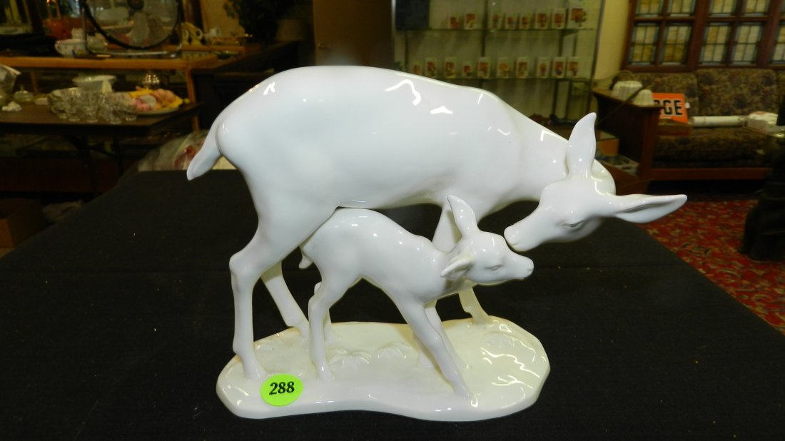 Beautiful Noritake porcelain deer and fawn figurine: Beautiful Noritake porcelain deer and fawn figurine display, cond VG