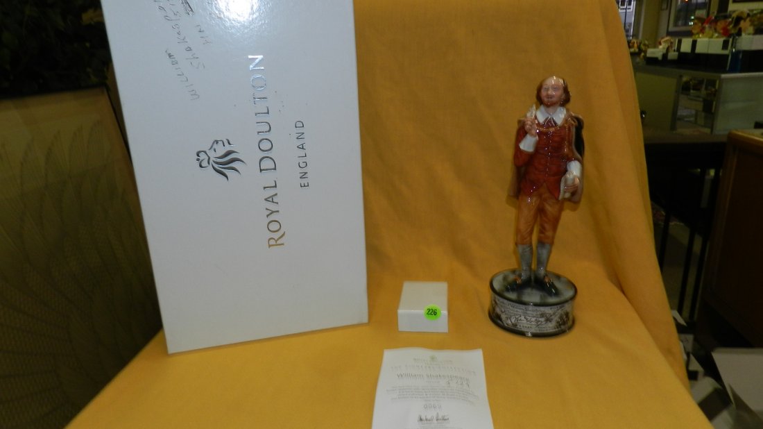 Lovely Royal Doulton figurine "William Shakespeare" (1 of 6)
