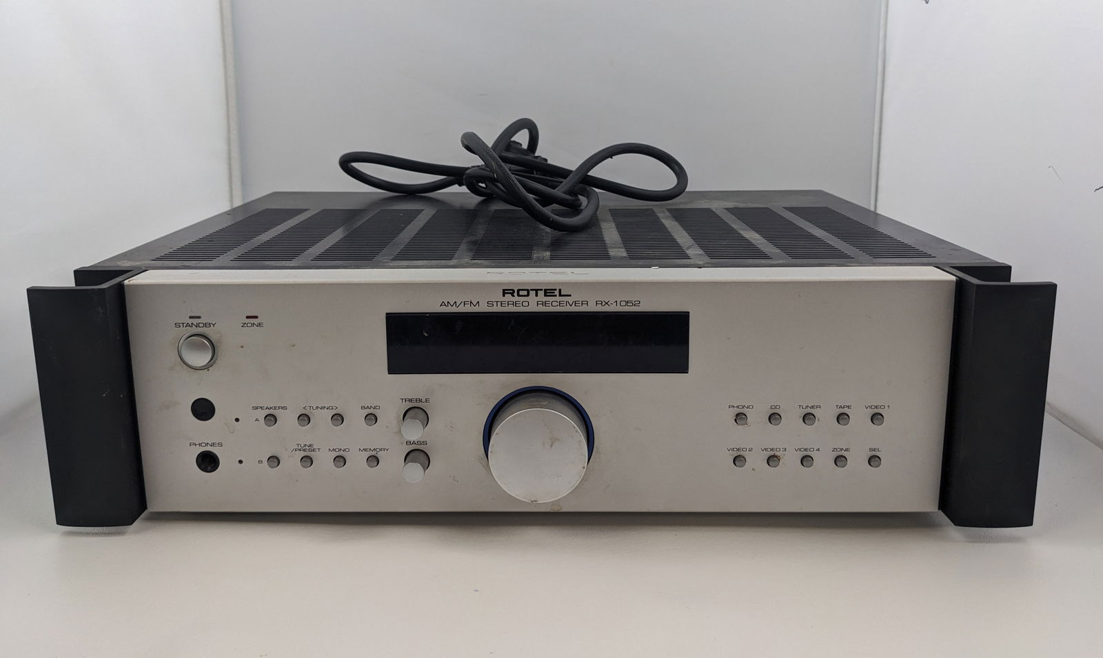 Rotel RX-1052 Receiver: Rotel RX-1052 Receiver in working order. 17 x 5 x 14 .