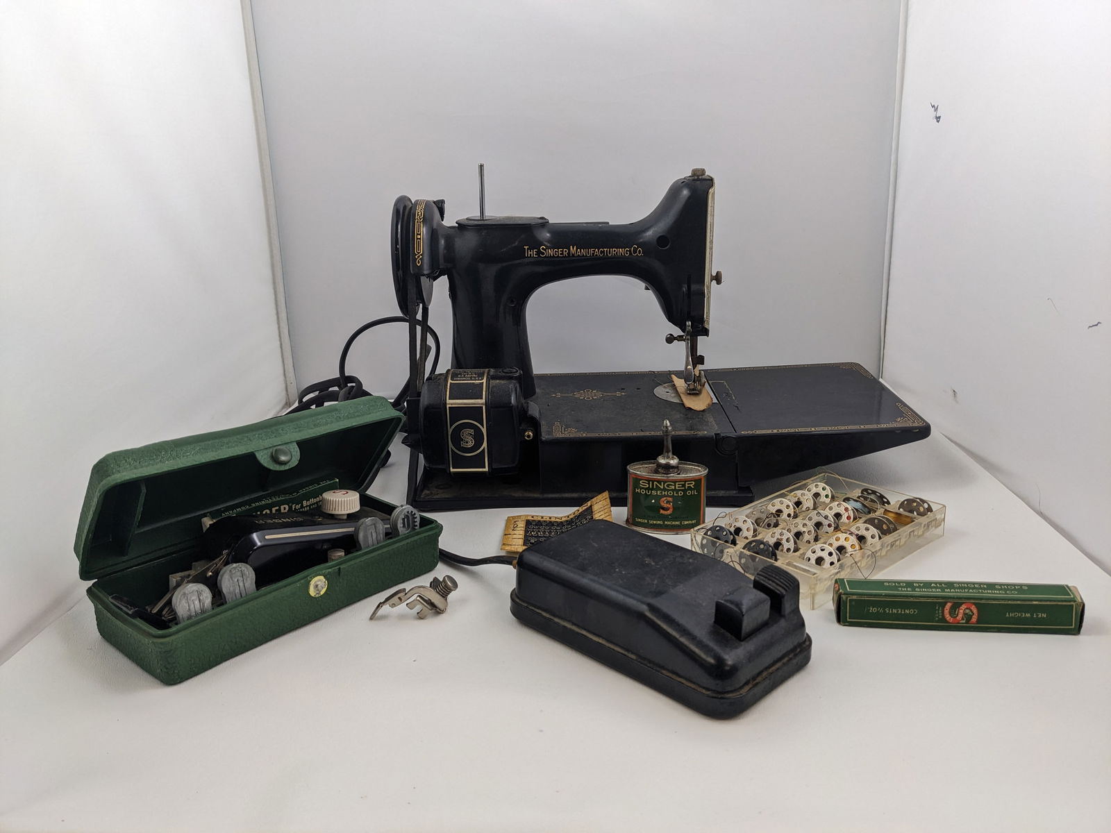 1939 Singer Featherweight 221 Sewing Machine with Case, Attachment, Pedal (1 of 18)