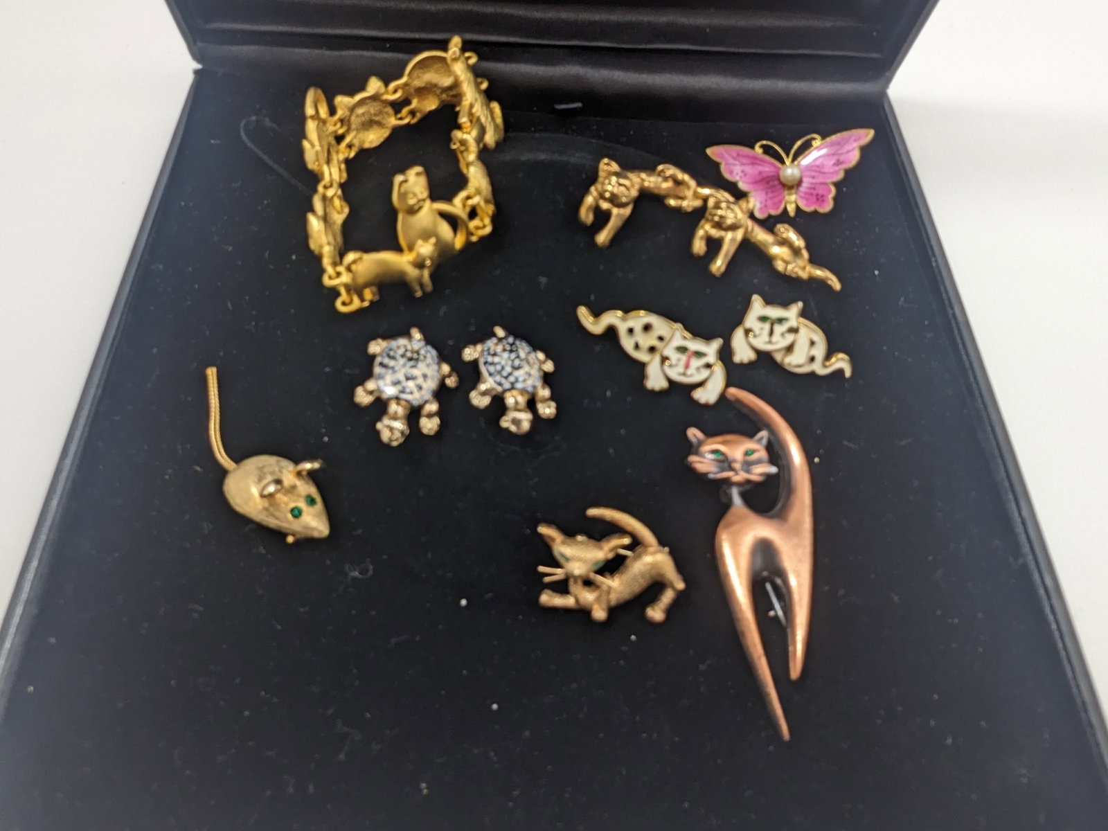 Animal Themed Costume Jewelry: Fun brooches, bracelet all animal themed