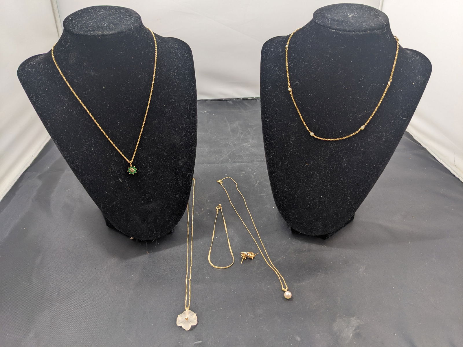 Gold jewelry (1 of 20)