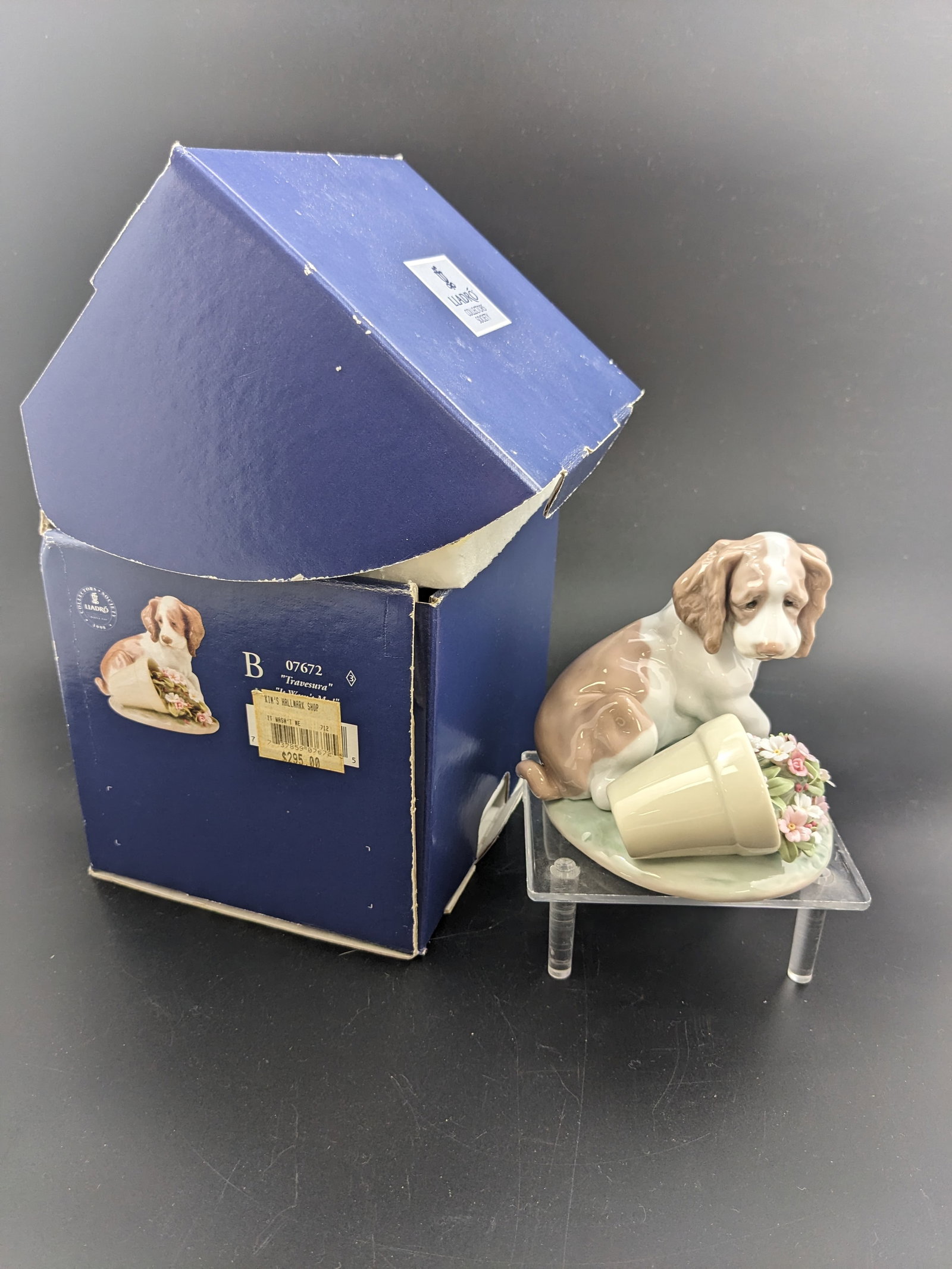 Lladro "It Wasn't Me" Porceline Figurine: Lladro "It Wasn't Me" porceline figurine with box. 4 1/4"x 4" Sculptor, Antonio Ramos