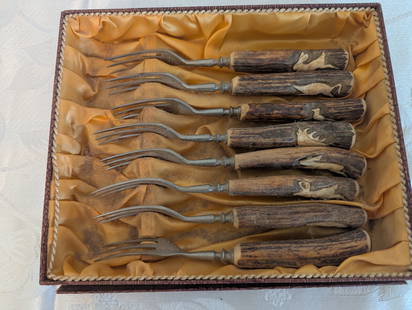 Solingen Klaus Tragbar 8 piece fork set with hartshorn handles.: Soligen Klaus Tragbar 8 piece fork set with hartshorn handles with box.