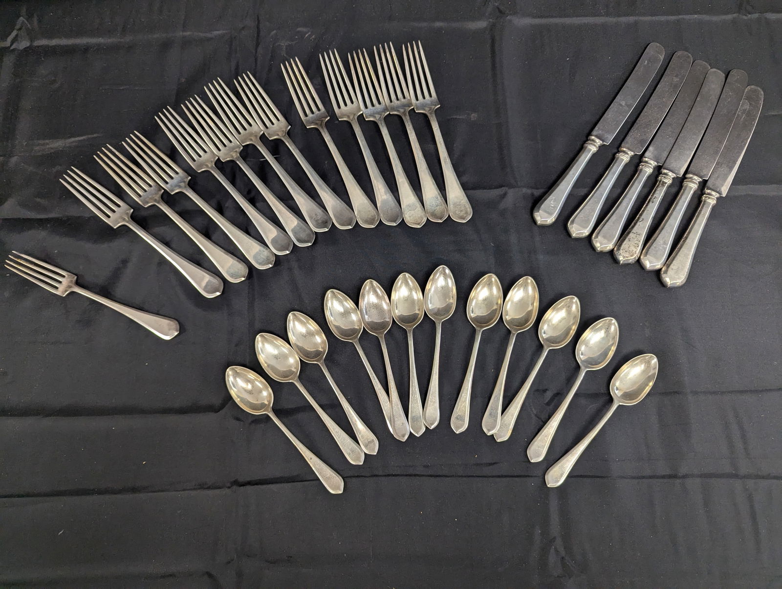 31 piece assorted Sterling, 1023 grams. (1 of 9)