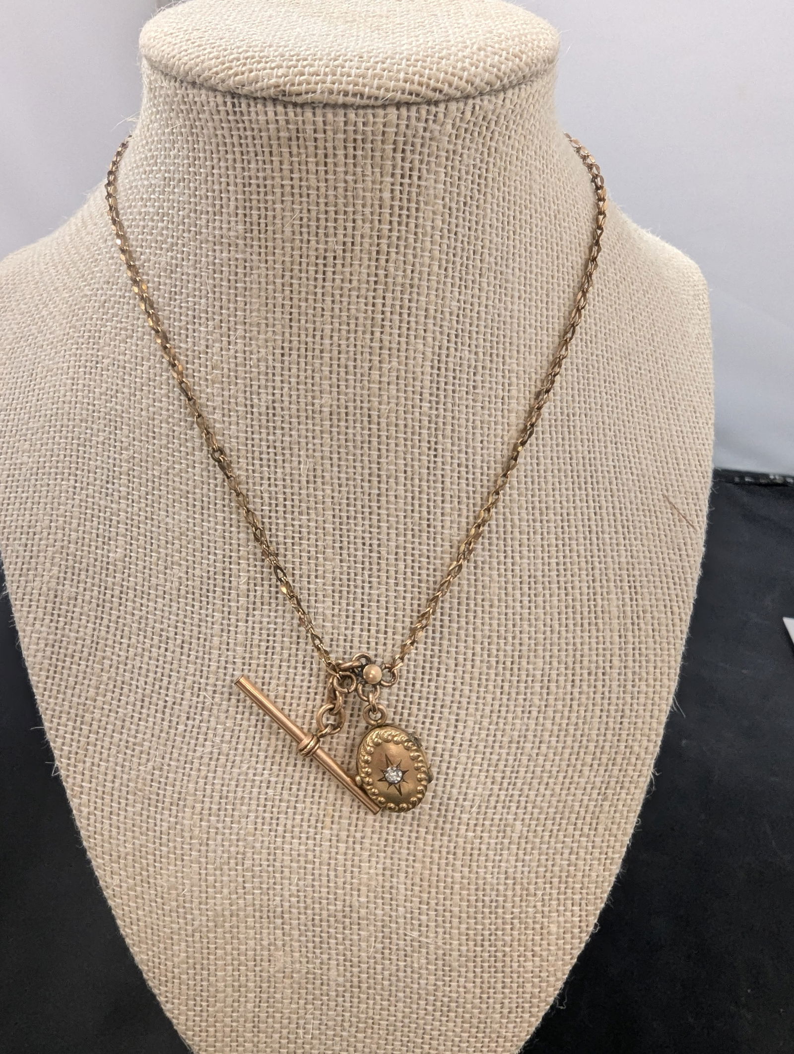 T-Bar Necklace unmarked tested on outside 10 K Possible diamond: T-bar Necklace unmarked.tested on outside 10 K . Possible diamond 9 grams length 15 in