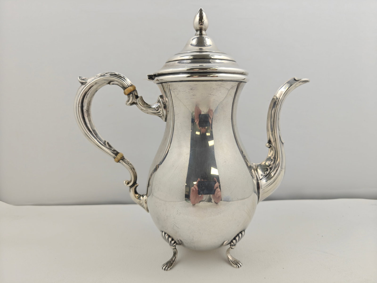 Hunt Sterling Coffee Pot, 649g: Hunt Sterling Coffe Pot, 649g, 9x5x10, note dent on one side