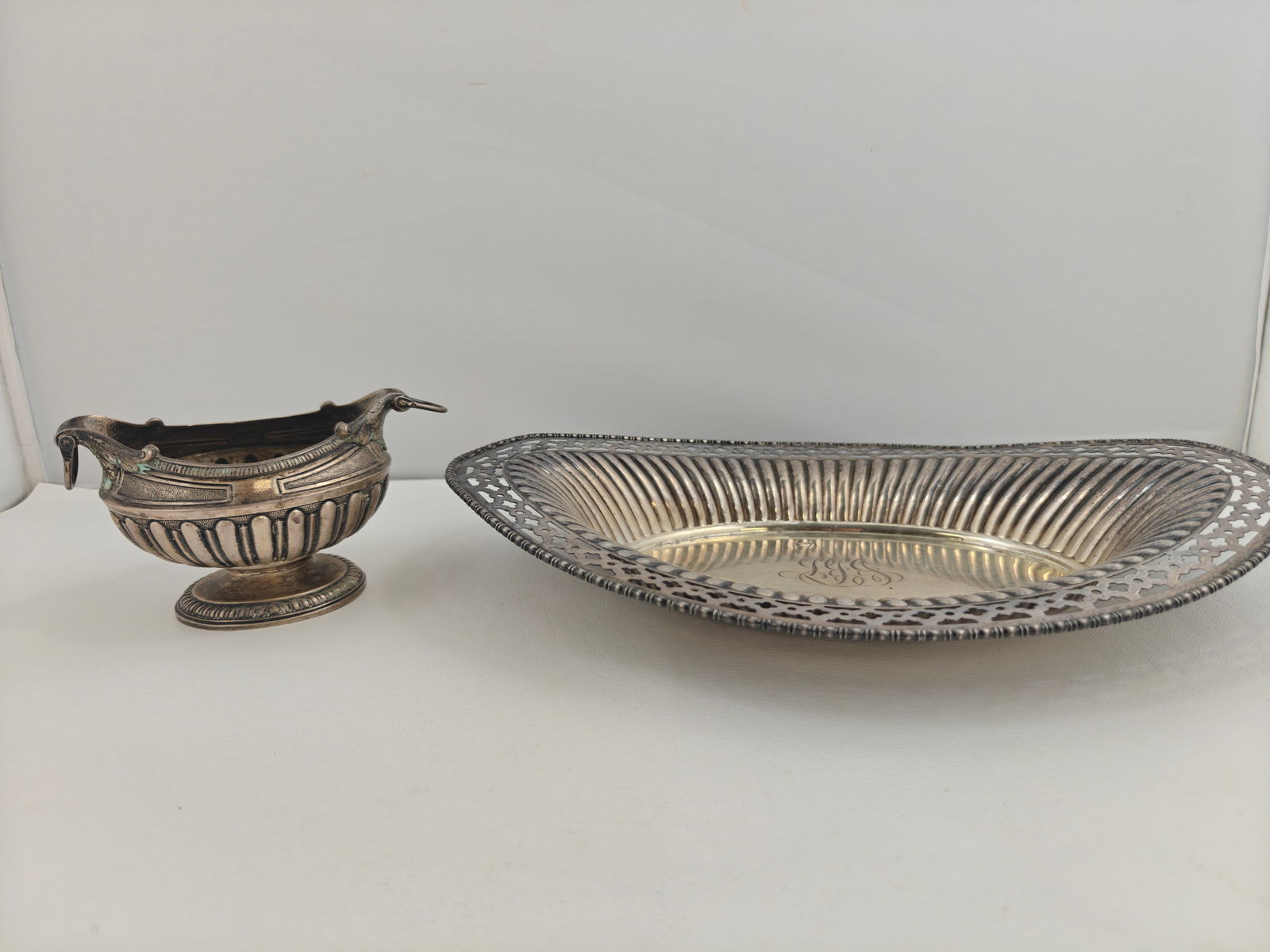 Meriden Britannia Sterling Pierced Oval Dish and Urn Form Dish, 425 Grams (1 of 6)