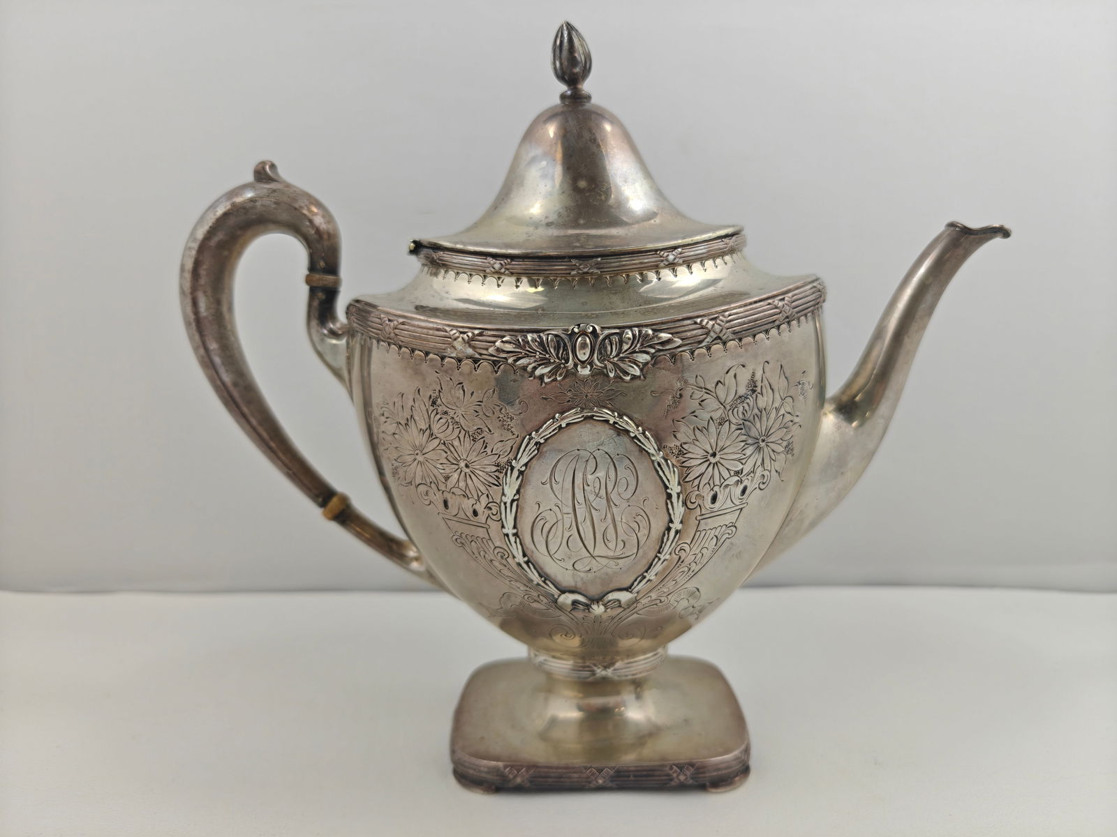 Sterling Silver Teapot, 3 Pints, 818 Grams (1 of 7)