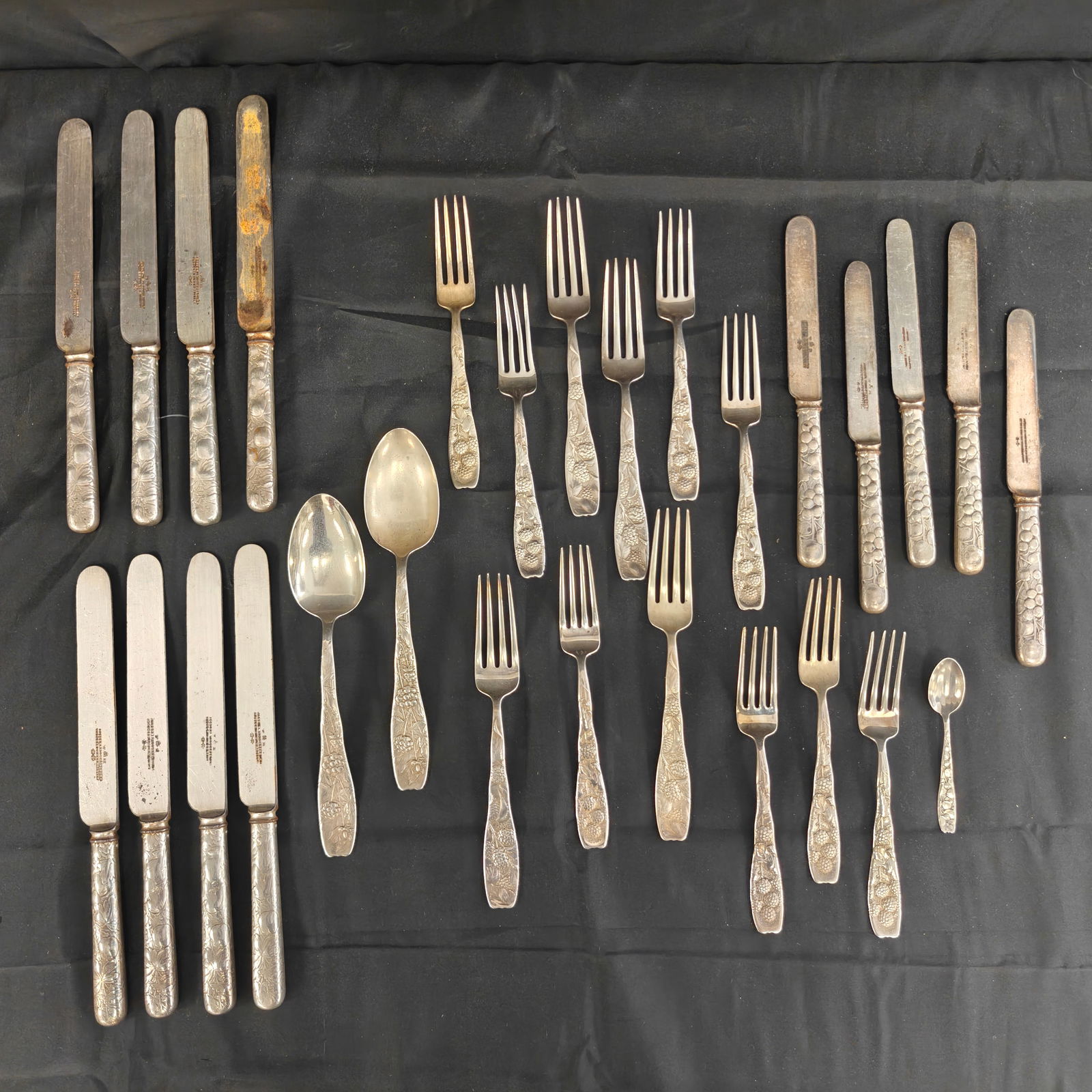 Sterling Fruit Pattern Flatware Set, 28 Pieces, 718g (1 of 6)
