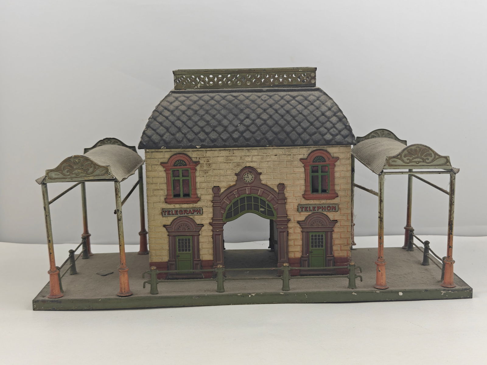 Prewar Bahnhof Spur O Bing Tinplate Model Train Station (1 of 8)