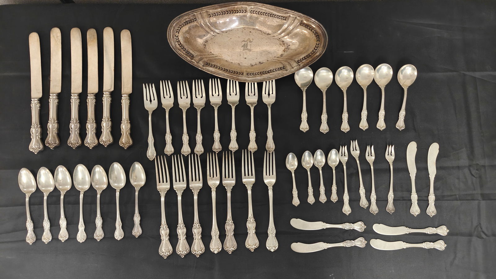 English Sterling Silver Flatware Set with Pierced Serving Dish - 1,547g (plus 562g knives) (1 of 11)