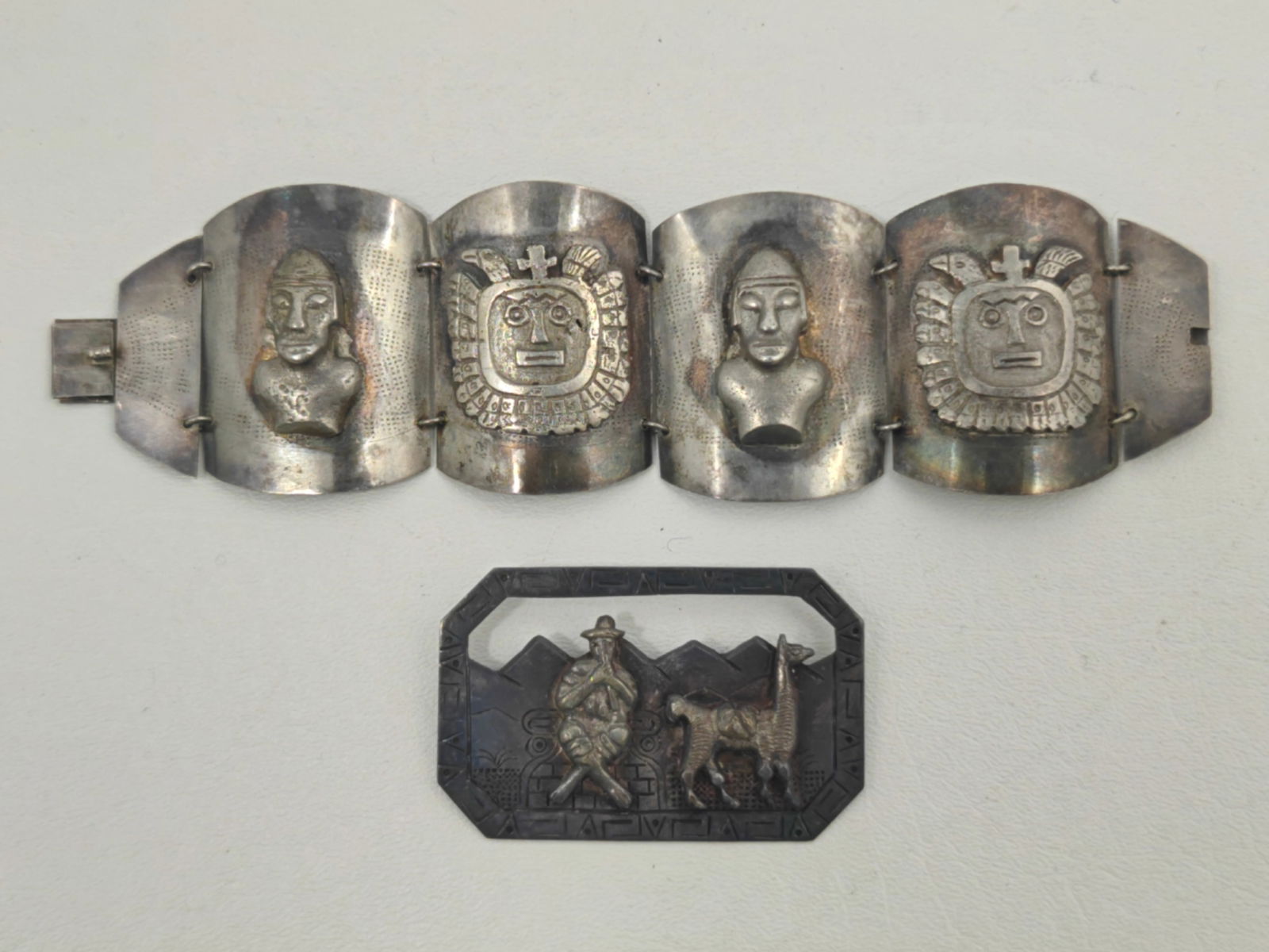 Vintage Peruvian 900 Silver Bracelet & Pin Set: Vintage Peruvian Pin and Bracelet Marked 900 total weight 128 gVintage Peruvian Pin and Bracelet Marked 900, Total weight 128 grams