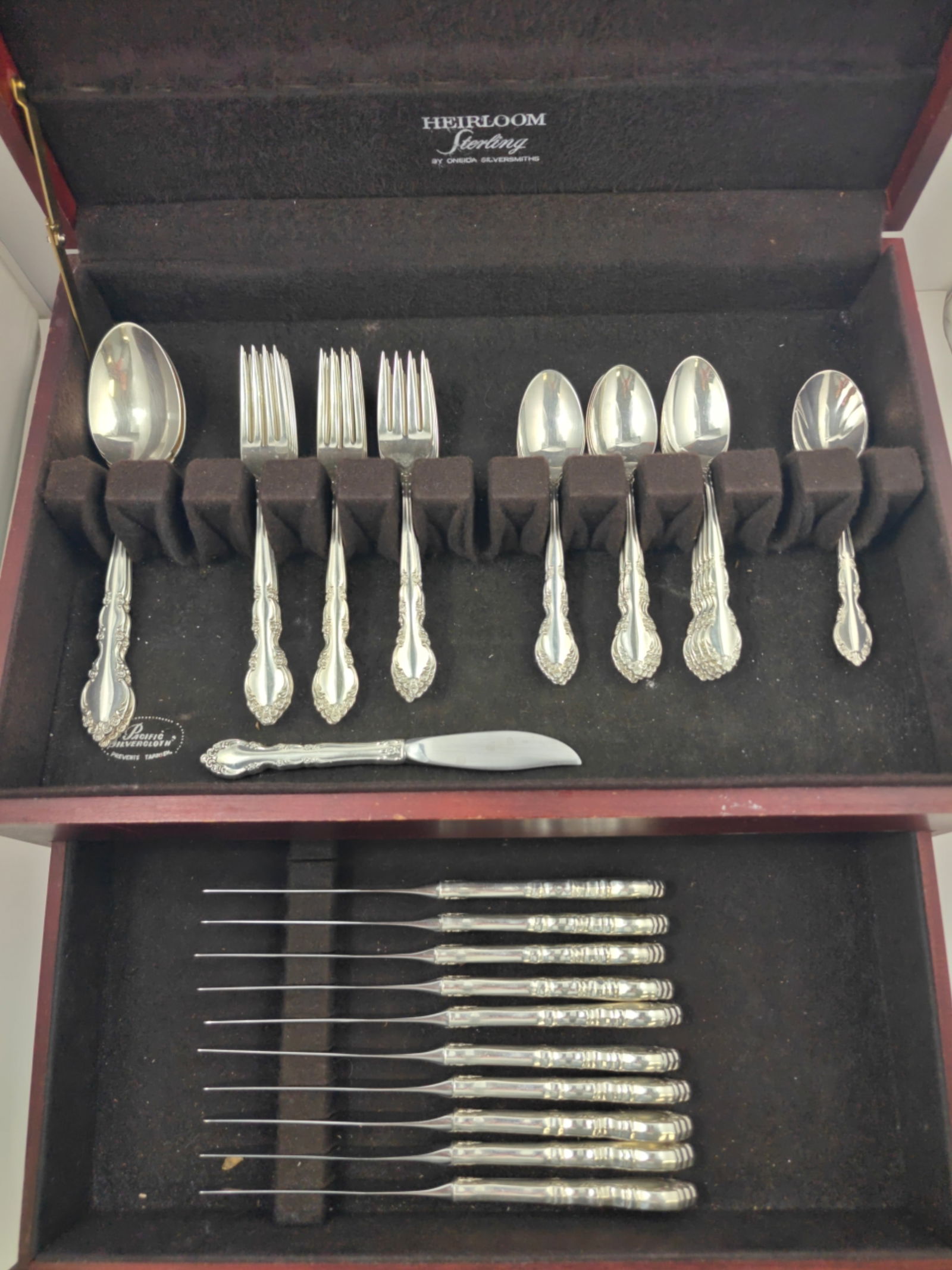 Grandeur “Heirloom?? Sterling Silver Flatware Set, 51 Pieces (1 of 8)